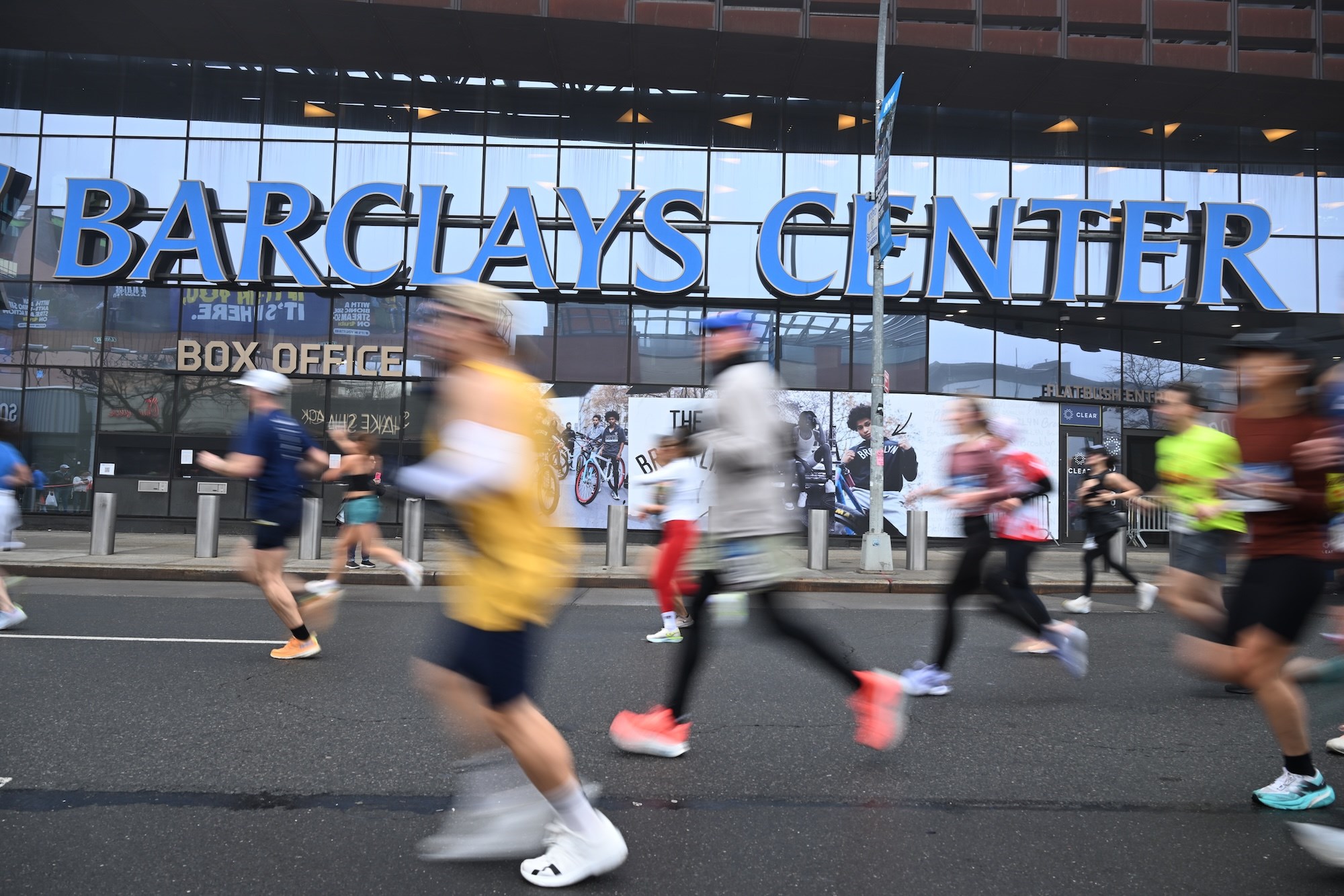 Runners in front of the Barclays Center at the 2025 United Airlines NYC Half